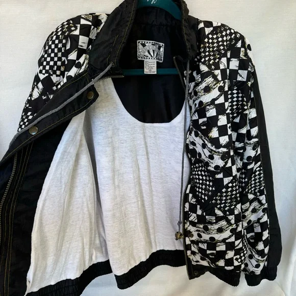 Vintage Suntura Windbreaker - Picture 4 of 5